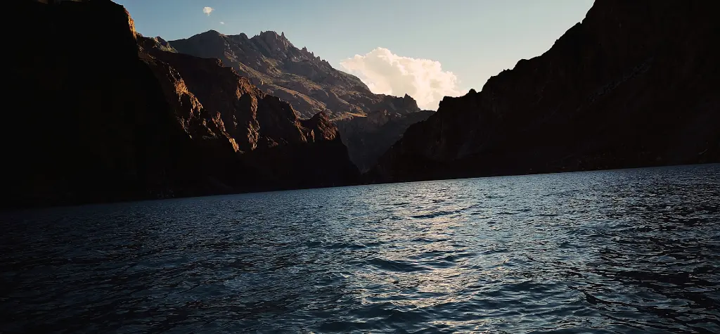 unsplash_hDScVu4w0iI_attabad.webp.jpg